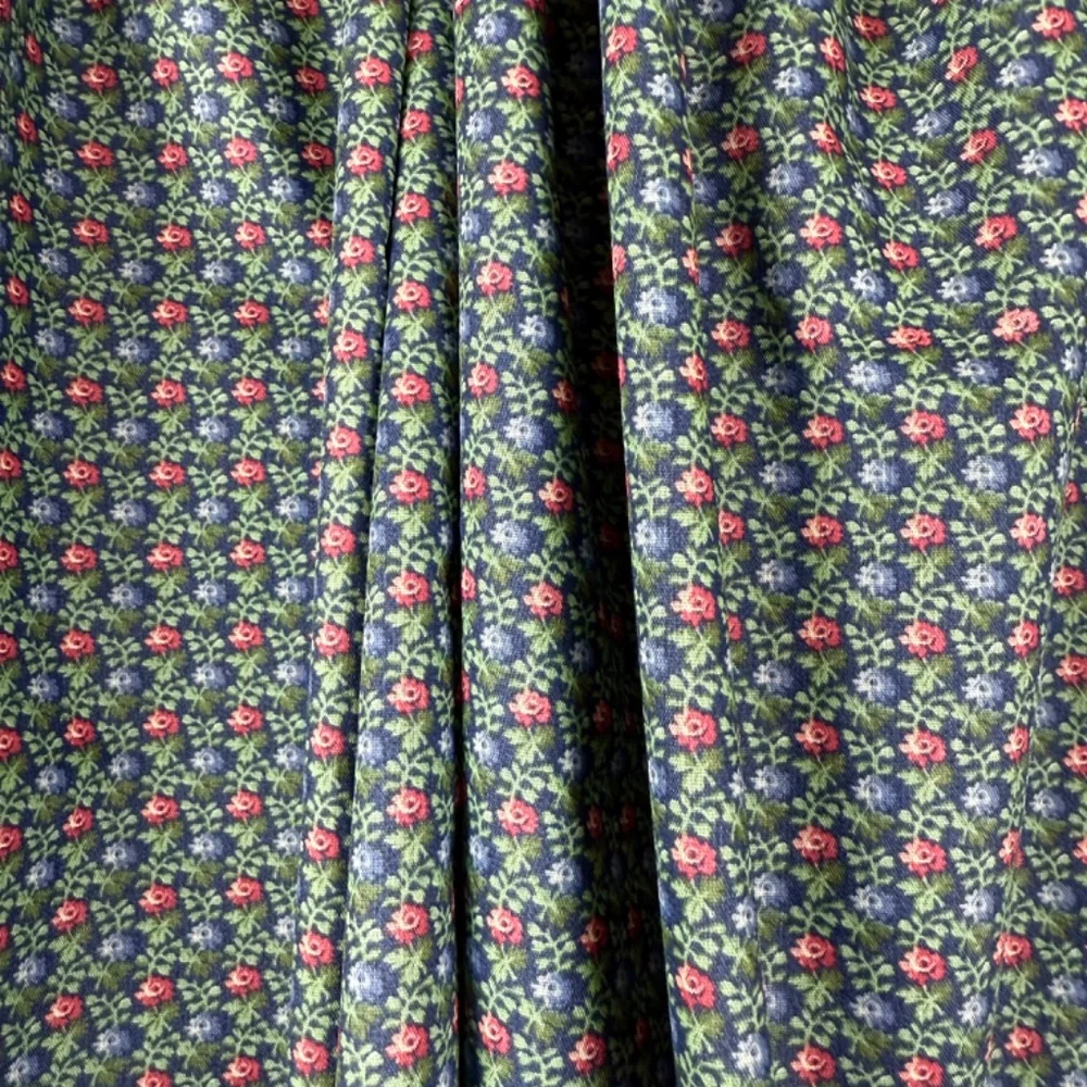 Crisp New Cotton Fabric 2 yds Pink Cabbage Roses on Blue Calico Quilting Quilt - Picture 12 of 12